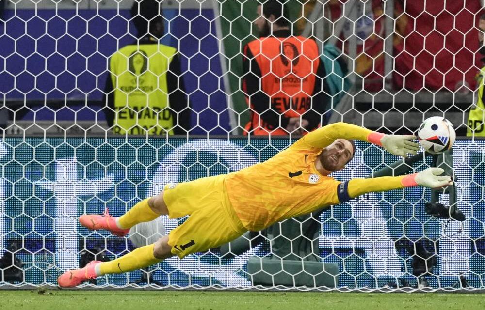 Ronaldo kihagyott egy tizenegyest, Szlovénia hármat