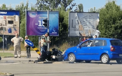 Mentők vitték el a motorost