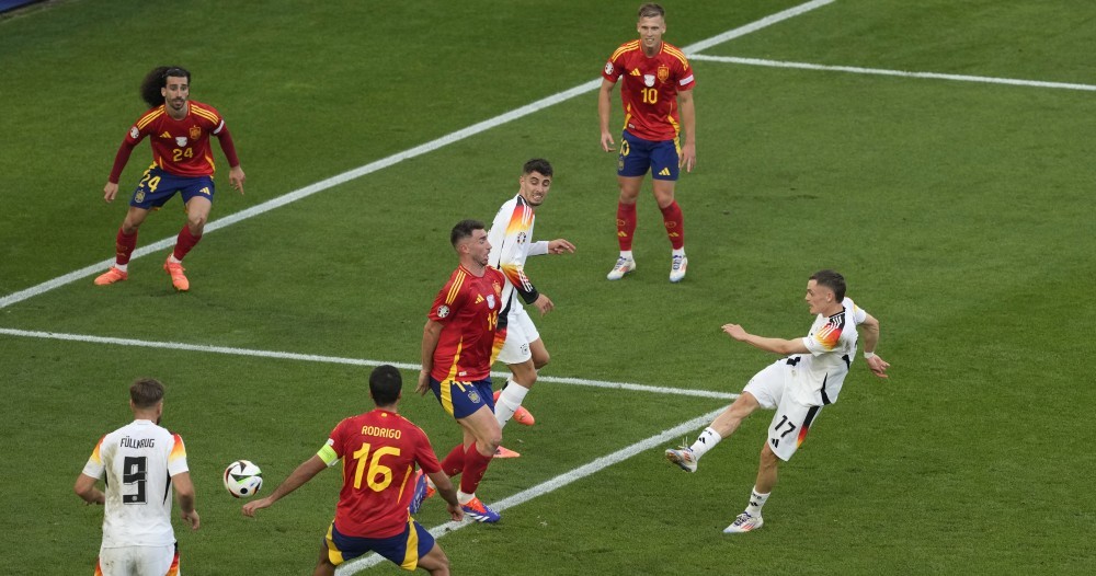 Kiesett a házigazda, négy között a spanyolok