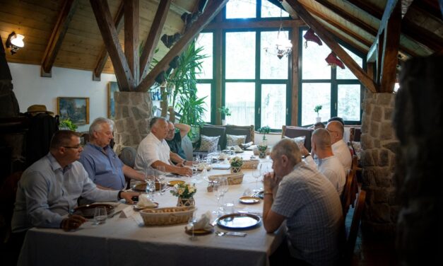 Pásztor Bálinttal is tárgyalt Orbán Viktor Tusnádfürdőn