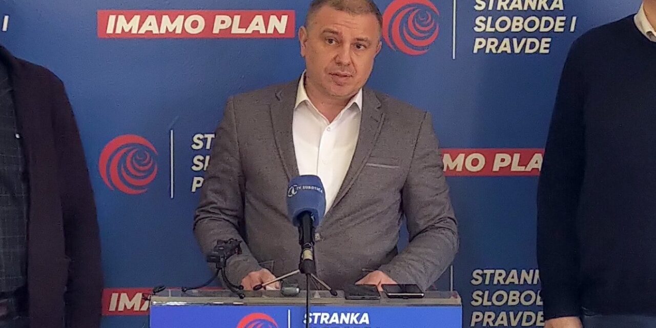 Sebők: Brnabić, valahányszor kiejti Vajdaság nevét, álljon vigyázzba