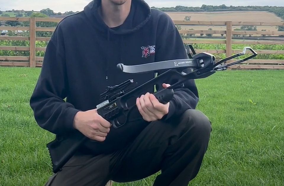 A belgrádi terrortámadásban használt számszeríjat bárki megveheti, még csak nagykorúnak sem kell lenni hozzá