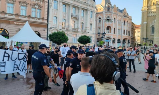 Újvidéken összecsaptak az antifasiszták és a szélsőjobbosok (Videó)