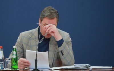 Éket akar verni a tiltakozók közé a szerb államfő?