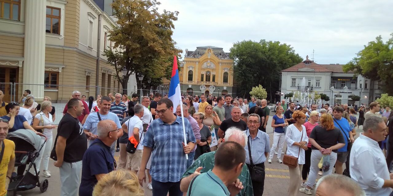 Lítiumellenes tüntetés kezdődött Szabadkán (is)