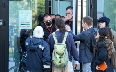 A rendőrség az álarcos huligánokat védte az egyetemi parlamenti választás során