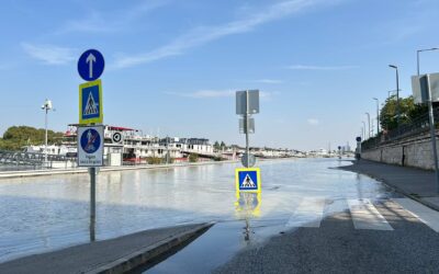 Így árad a Duna Budapesten (Fotóriport) Csónakkal most is parkolhat a rakparton