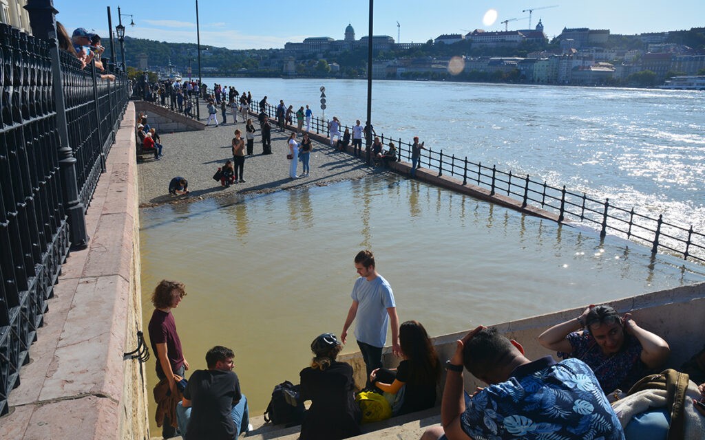 A Parlament lépcsőit mossa a Duna. Budapest, 2024. szeptember 20. (Fotó: Szappanos Veronika/SZMSZ)