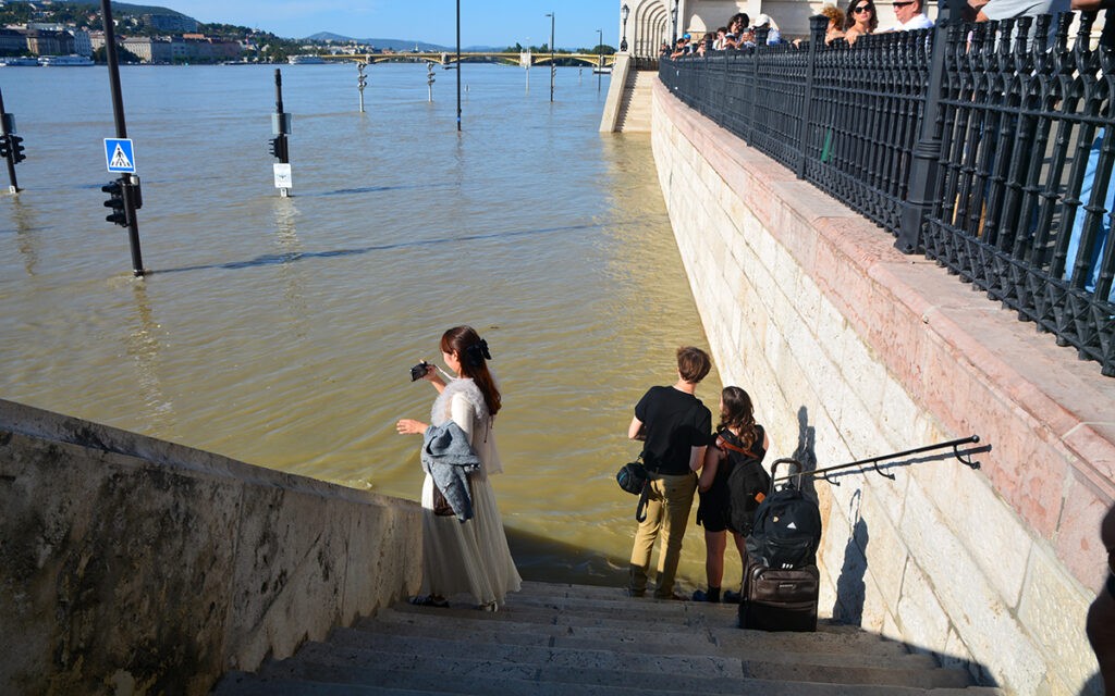 Katasztrófaturizmus a pesti oldalon. Budapest, 2024. szeptember 20. (Fotó: Szappanos Veronika/SZMSZ)