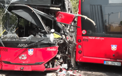 Tizenegy, köztük két súlyos sérültje van a belgrádi buszbalesetnek