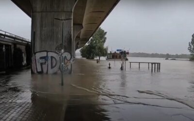 Elöntötte az autópályát a víz Bécsnél, már kelet felé sem lehet elhagyni a várost