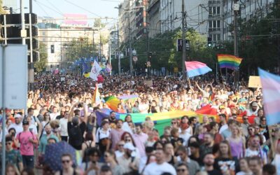 Két fiatal férfi eljegyzésével zárult a büszkeségnapi felvonulás