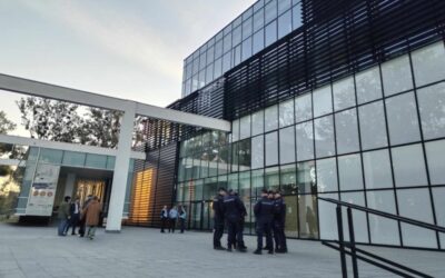 A rendőrség a Bölcsészkarról átment a Rektorátus épületébe, az alkalmazottak egy része nem hajlandó bemenni