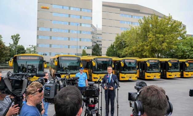 Röszke-Brüsszel buszjáratot indítana a magyar kormány