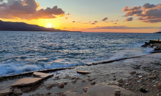 Káosz, szemét, kék víz