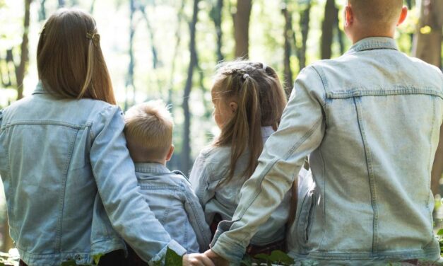 <span class="entry-title-primary">„Kikúrtunk velük”</span> <span class="entry-subtitle">Berényi Emőke jegyzete a nevelésről</span>