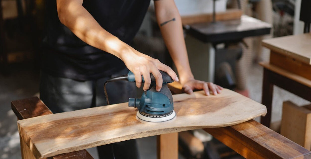 Tizenkétezer szabad munkahely van, mégis sok városban nagy a munkanélküliség