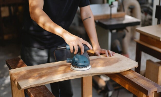Tizenkétezer szabad munkahely van, mégis sok városban nagy a munkanélküliség