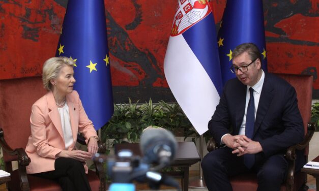Nemzetközi médiakoalíció: Von der Leyen követelje Vučićtól az újságírók védelmét