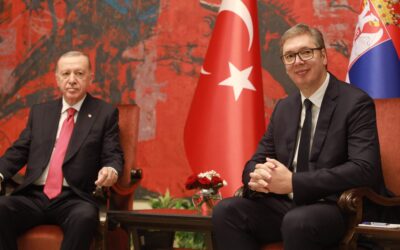 Vučić a török elnökkel tárgyal, miközben az felfegyverzi és elismeri Koszovót