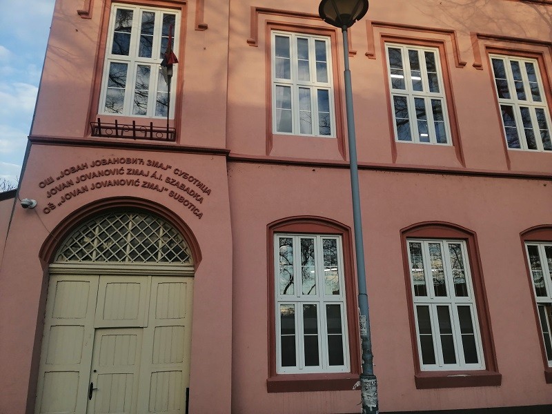 Tanára bántalmazott egy szabadkai diákot