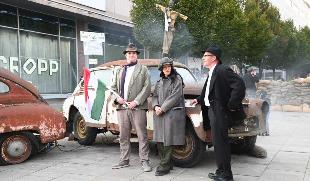 Az '56-os pesti srácok utódai a 2024-es megemlékezésen (Fotó: Szappanos Veronika/SZMS)