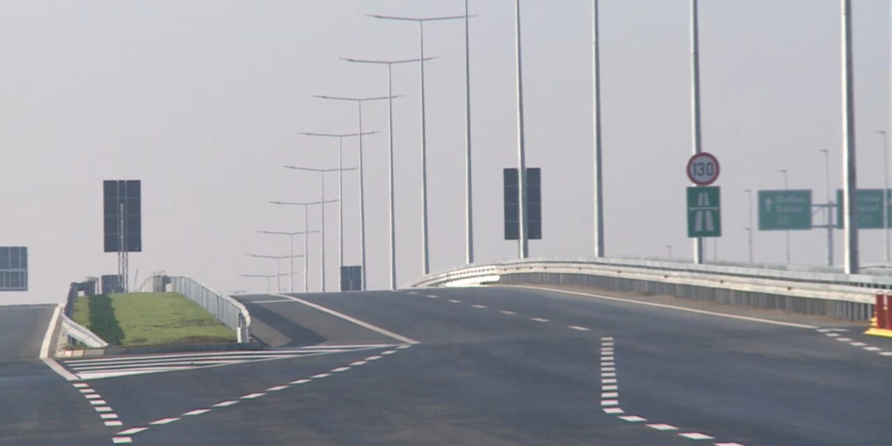 <span class="entry-title-primary">Jövő évtől nemcsak az autópálya-használatért kell fizetni</span> <span class="entry-subtitle">Ennyibe kerül majd a főutak használata 2026-tól</span>