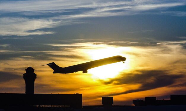Repülés közben próbálta meg kinyitni egy utas a Tokióból Houstonba tartó gép ajtaját