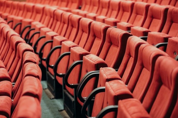 Pénteken a mozik is beszüntetik a munkát