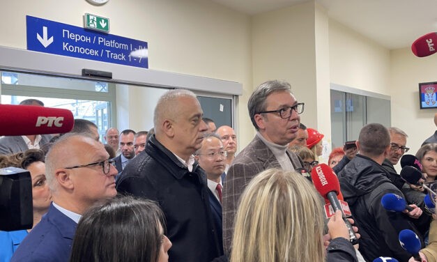 „Vučić megint hősként tetszeleg, Pásztor és Bakić pedig a történet negatív szereplői”