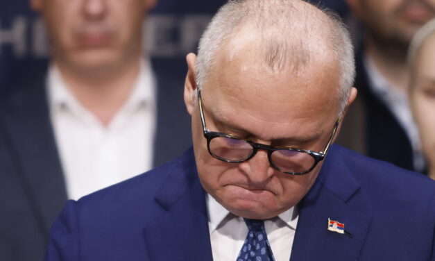 Vesić bűnvádi feljelentést tett két ügyész ellen