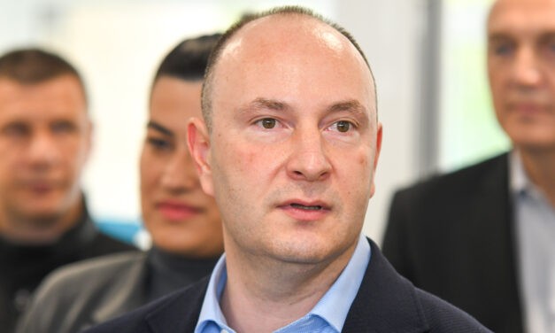 „A polgármesternek távoznia kell”