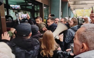 A rendőrök lelökték a lépcsőn, most mégis ellene folyik eljárás