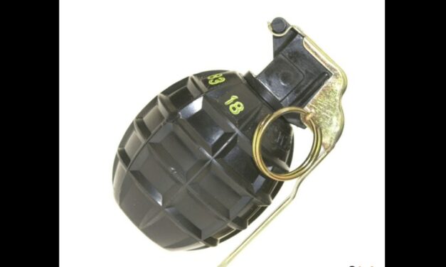 Kézigránátot vitt a buliba, a barátja kezében robbant fel