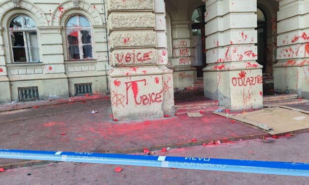 Kiderült: Az újvidéki tüntetések miatt őrizetbe vett fiatalok közül egy még mindig börtönben van