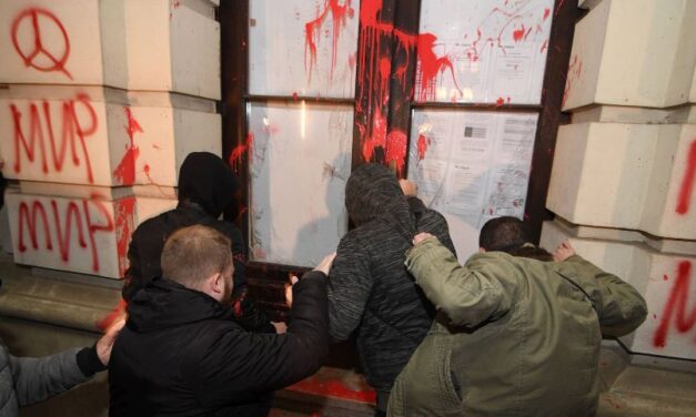 Bűnvádi feljelentés haladó tisztségviselők ellen az újvidéki rongálás miatt