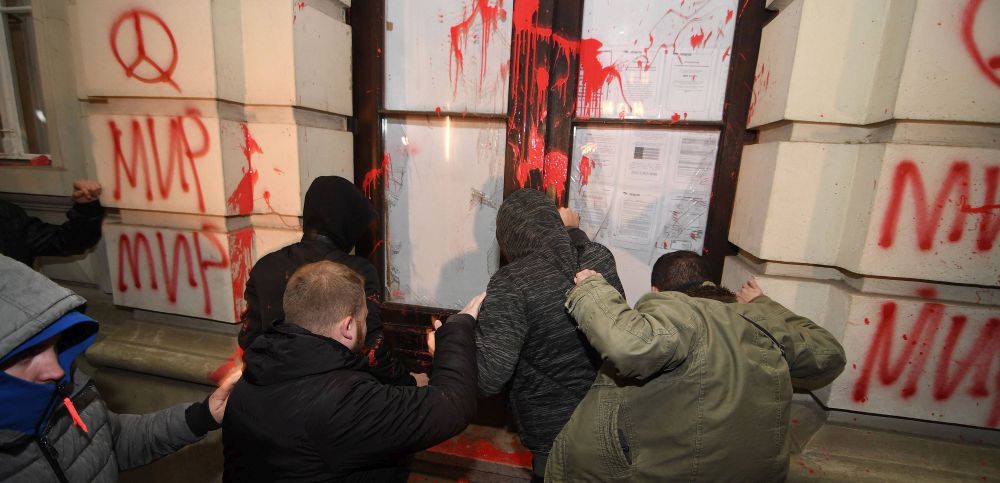 Bűnvádi feljelentés haladó tisztségviselők ellen az újvidéki rongálás miatt