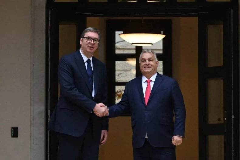 Még augusztusban kitüntette Vučićot a magyar elnök, hétfőn veszi át az elismerést Budapesten