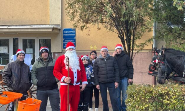 A Zentai Közkórház gyermekosztályán járt a Mikulás