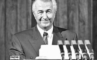 Száz év