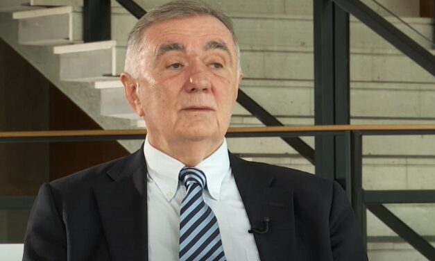 „Az egyetemistáknak alapjaiban kell megváltoztatniuk ezt a rendszert”