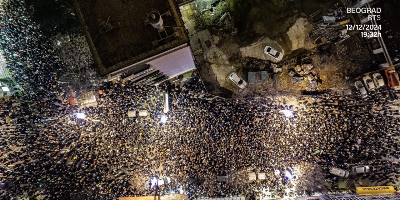 A Szerbiai Rádió és Televízió dolgozói támogatják a diákokat