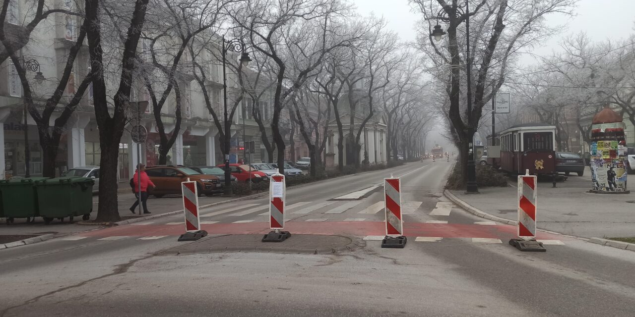 <span class="entry-title-primary">Lezártak egy utcát Szabadka központjában</span> <span class="entry-subtitle">Felújítanak, csak elfelejtettek szólni</span>