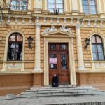 Amíg kampányolt az igazgató, a szülők feljelentést tettek ellene