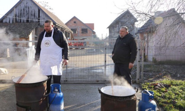 Szombaton is főznek a gazdák a tüntető diákoknak