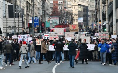 Nagy tömegtüntetés volt vasárnap Belgrádban