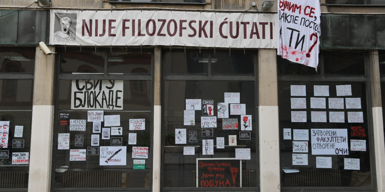 Az egyetemi tanárok fizetését is csökkentette az állam