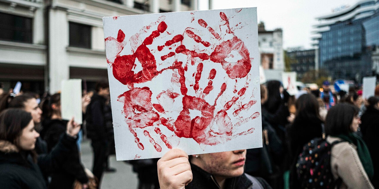 Tizenhat perc csend: A zágrábi áldozatról is megemlékeztek a belgrádi egyetemisták