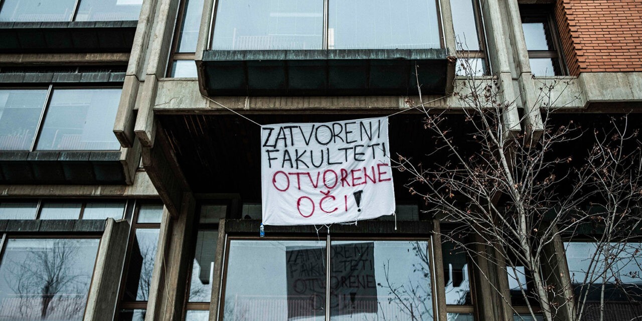 „Felfoghatatlan és törvényellenes, hogy a bíróságon tartják meg a jogi kar vizsgáit”