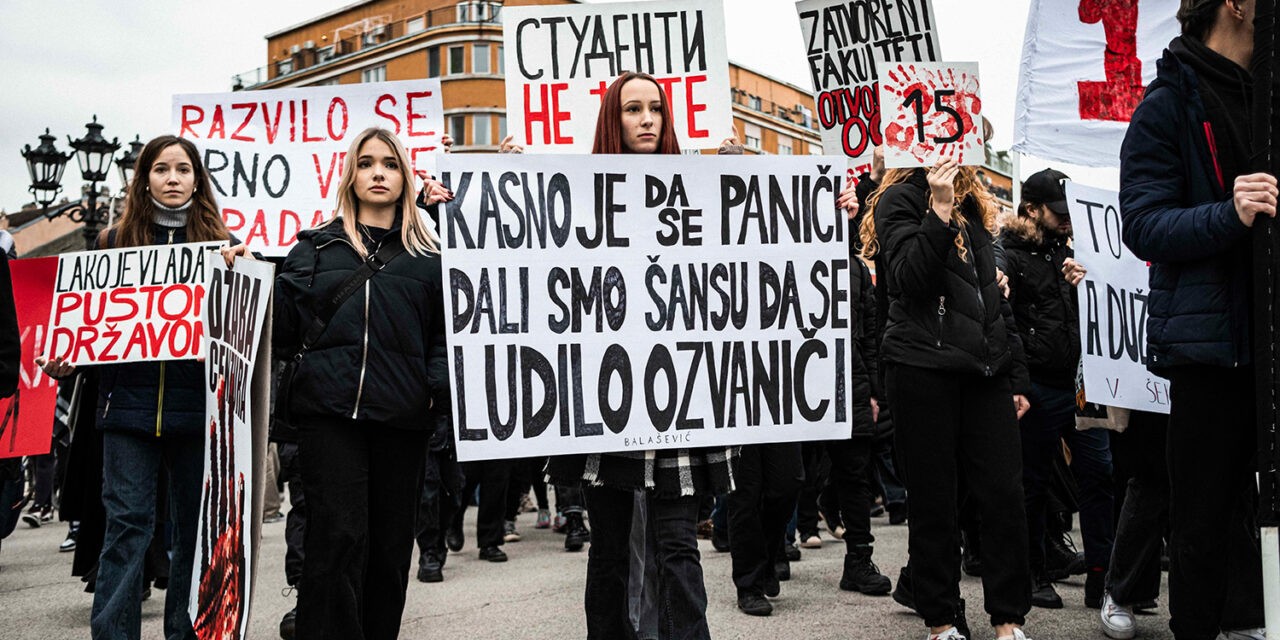 Autójával a gyalogjárdára hajtott egy férfi Újvidéken